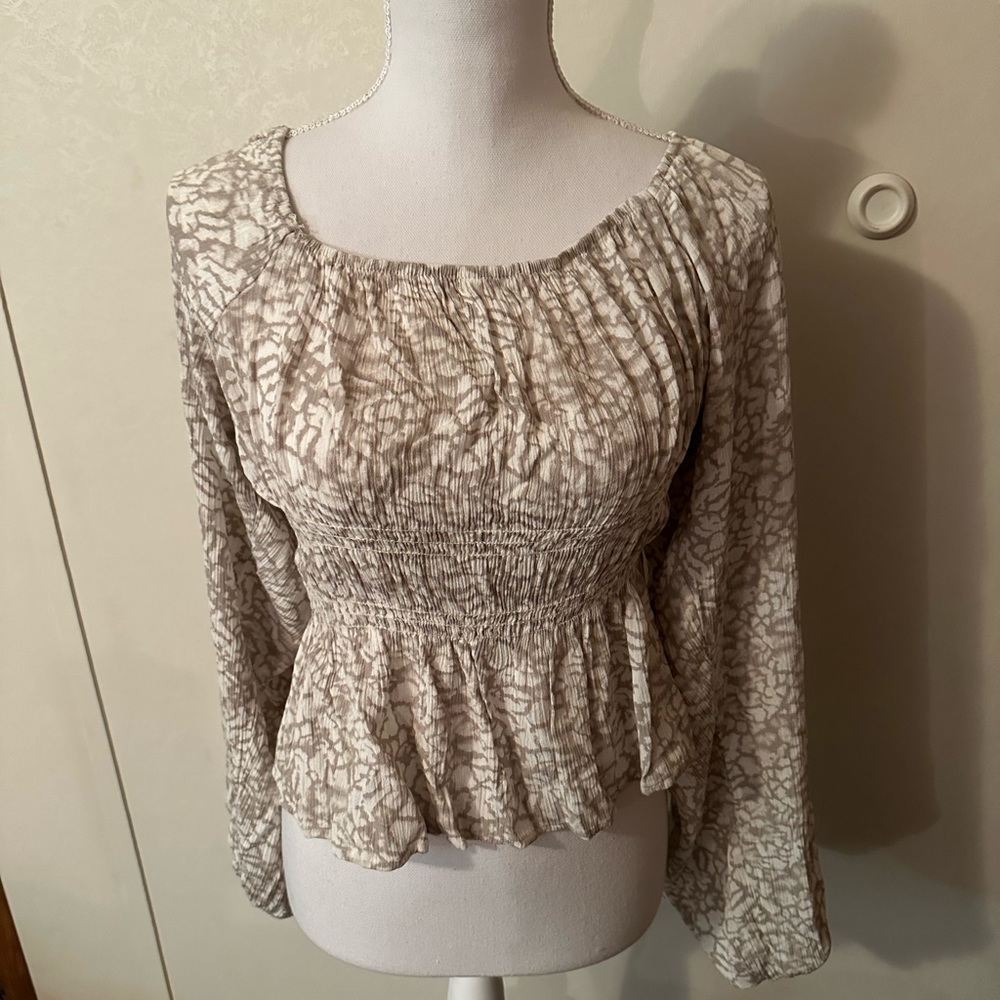 New Carly Jean Los Angeles Kayla blouse, long-sleeve light sage, ruched CJLA XL